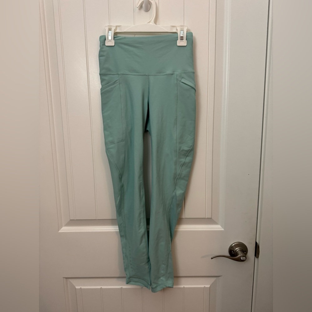 Women’s Old navy active leggings. Size XS